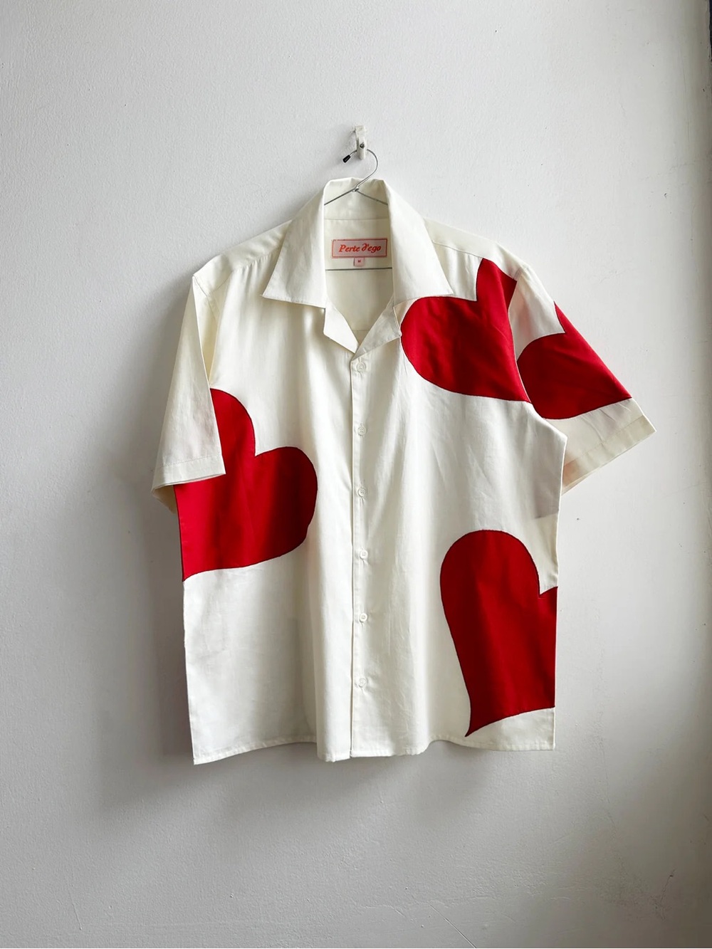 Cream Short-Sleeve Button-Down Shirt with Red Heart Motif from Perte d’ego
